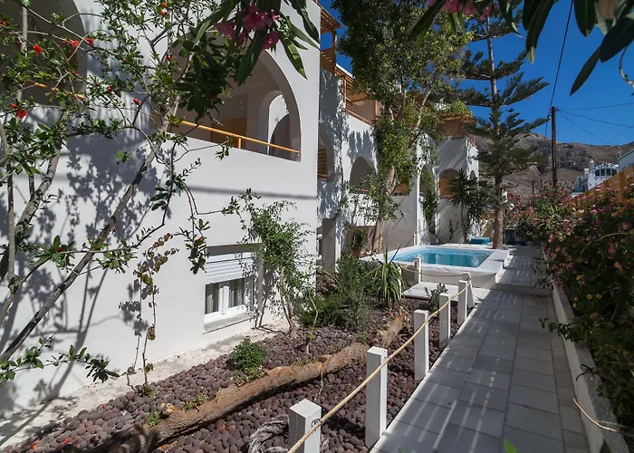 Amaryllis Perissa (Santorini)