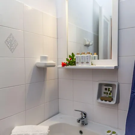 Amaryllis Hotel Perissa (Santorini)