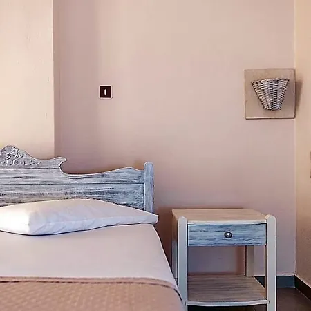 Amaryllis Hotel Perissa (Santorini)