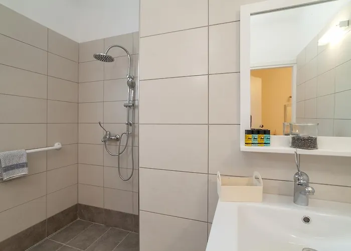 Amaryllis Hotel Perissa (Santorini)