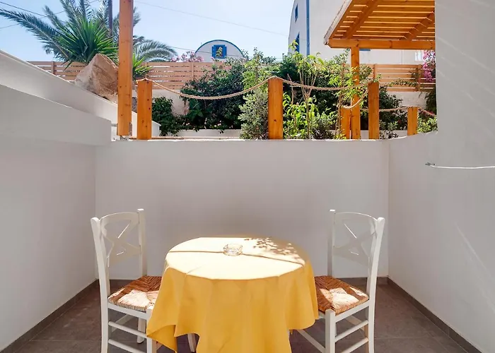 Amaryllis Perissa (Santorini)